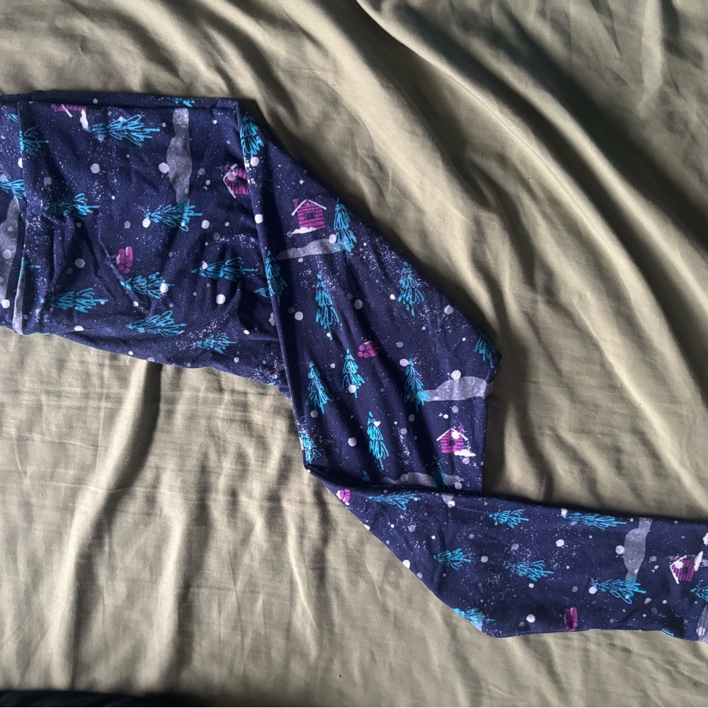 LuLaRoe Dark Blue Leggings with Festive Print